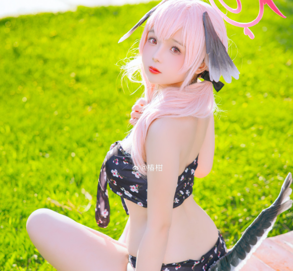 椿柑的cos图：夏天当然要看泳装啦-迷耳社