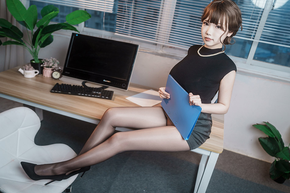 雪晴Astra 年纪不大的上司姐姐 [70P1V-1.65GB]-迷耳社