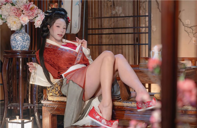 咬一口兔娘 2026年2月作品 快马加鞭 金莲迎春[85P2V-1.35G]-迷耳社